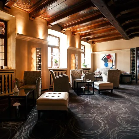 L'auberge Du Cheval Blanc Et 4*