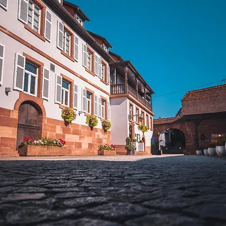 호텔 L'auberge Du Cheval Blanc Et 4*